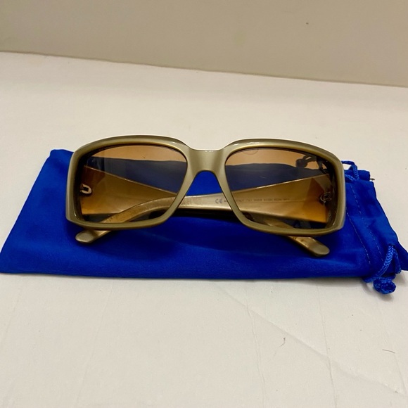 Valentino Garavani, Italy Gold Large Sunglasses with Case 5449S - Picture 16 of 16
